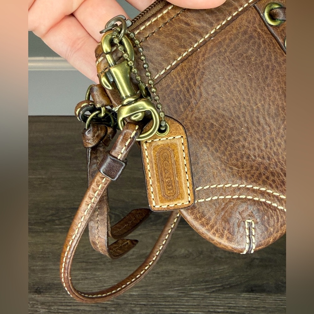 Vintage Coach Corset Leather Wristlet - Picture 6 of 12
